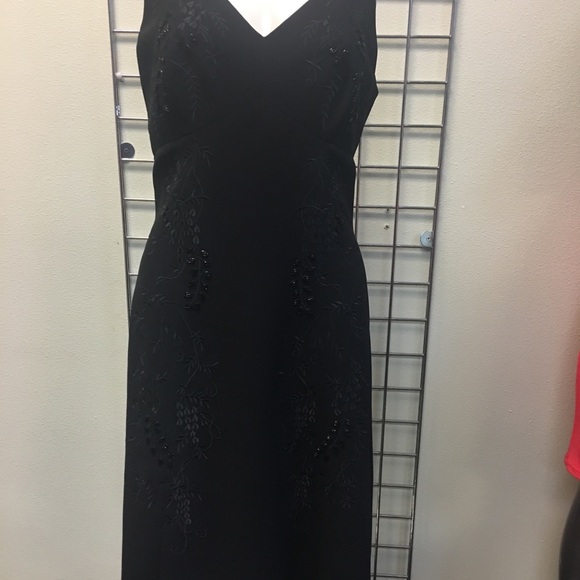 Black dress - Picture 2 of 8